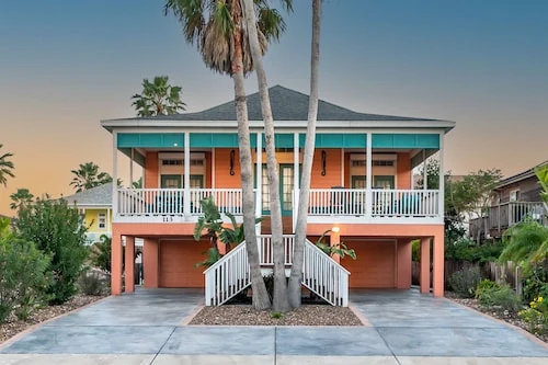 Front exterior of Beach Breeze SPI in South Padre Island