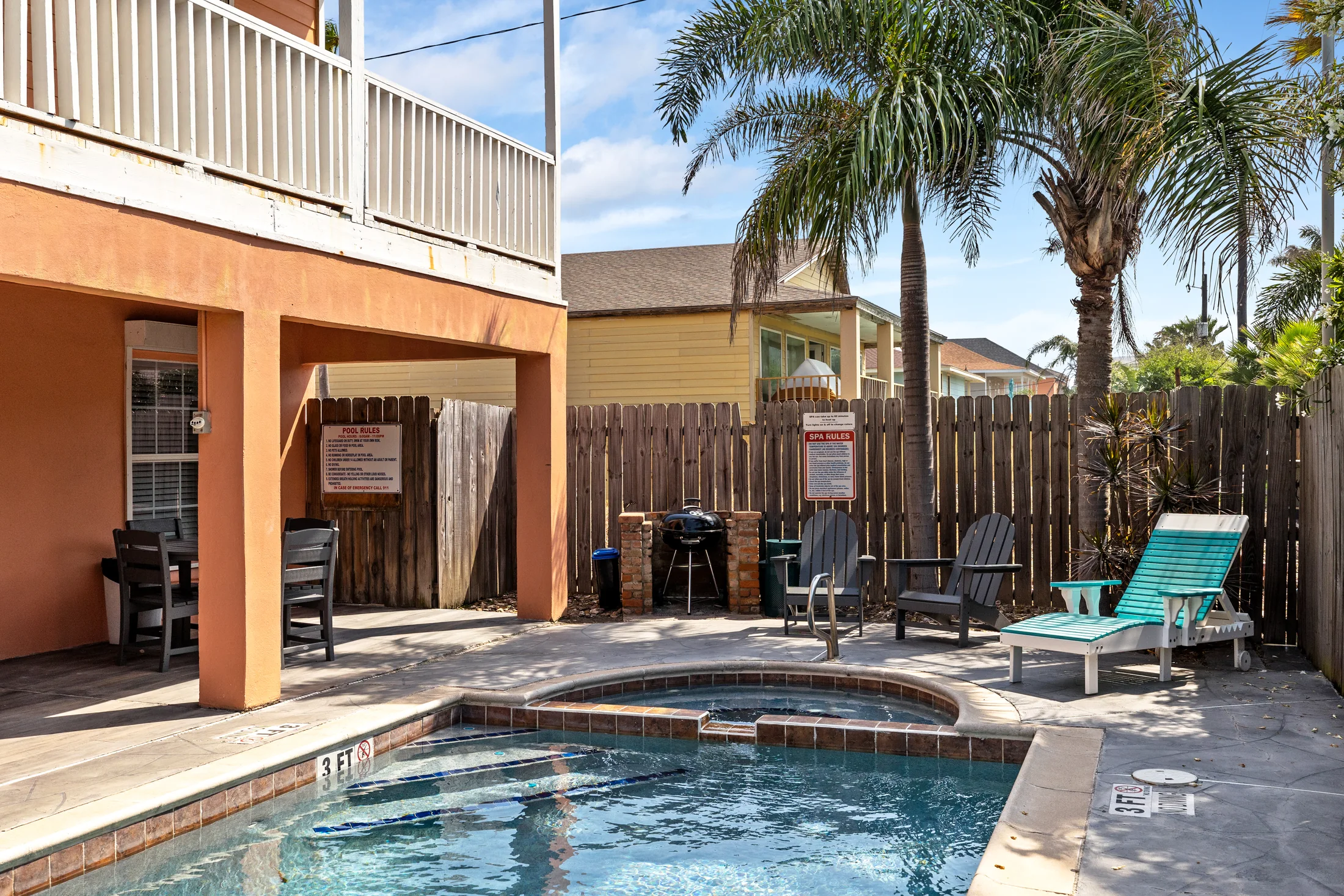 Private pool, hot tub and barbecue area
